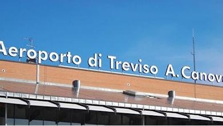 Treviso, aereo da turismo va fuori pista: scalo chiuso