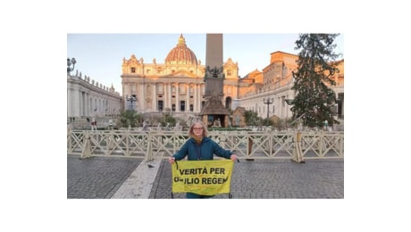 I Regeni in piazza S.Pietro con striscione, 'Verità per Giulio'