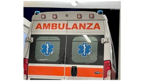 Neonato trovato morto in una culla termica di una chiesa a Bari