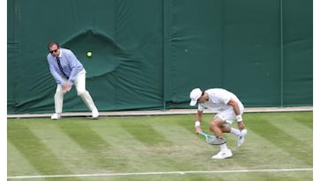 Wimbledon manda in pensione i giudici di linea, intelligenza artificiale arbitra i match