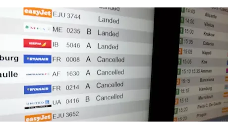Guasti informatici in tutto il mondo, ritardi e voli sospesi negli aeroporti Usa e in gran parte d'Europa