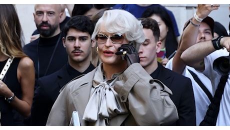 Miranda Priestly appare alle sfilate di Parigi: chi si nasconde dietro il Diavolo che veste Prada