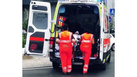 Misano, sbatte su un cordolo e finisce contro un albero: scooterista 17enne muore sul colpo