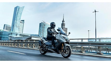 Yamaha TMAX, lo scooter sportivo sale a un livello superiore