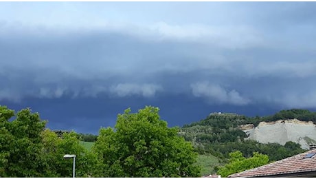 Allerta per vento forte giovedì, possibili temporali previsioni