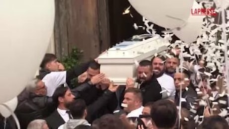 Funerali del 18enne ucciso a Napoli, vescovo: No a indignazione superficiale