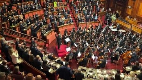 Standing ovation e fiori per Muti al termine del concerto di Natale