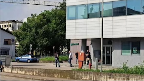 Vicenza, ladri tentano il colpo in banca: scatta l'allarme, quartiere blindato e malviventi in fuga
