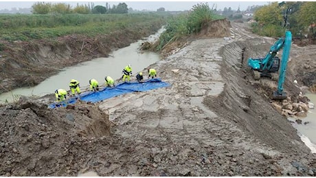 Il fiume Lamone ha rotto a Traversara nello stesso punto di 15 giorni fa, tecnici al lavoro sulla falla, non risultano persone in pericolo