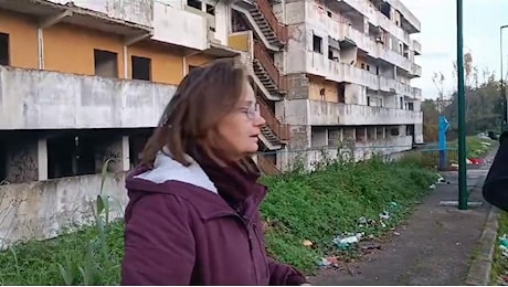 Sgombero Vela gialla a Scampia, le proteste e il pianto di una donna: Finisco in mezzo alla strada