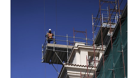 Patente a punti per i cantieri, al via da oggi: come richiederla, requisiti e regole per l’edilizia