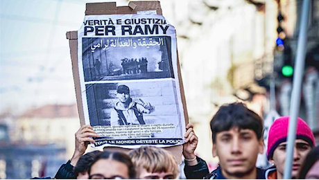 La morte di Ramy Elgaml a Milano è una storia semplice (e sbagliata): il video, le ricostruzioni, cosa dicono le leggi sugli inseguimenti e l’atteggiamento dei carabinieri lo dimostrano