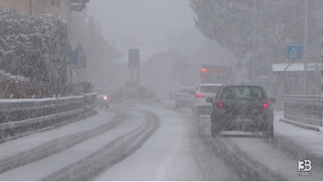 Meteo. Maltempo, Aosta sotto la neve. Video