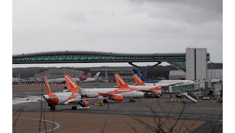 Londra, evacuata una parte dell’aeroporto di Gatwick per un bagaglio sospetto