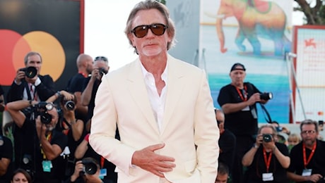 Festival del cinema di Venezia day 7, Loewe conquista il Lido con il film di Luca Guadagnino. E arriva Daniel Craig