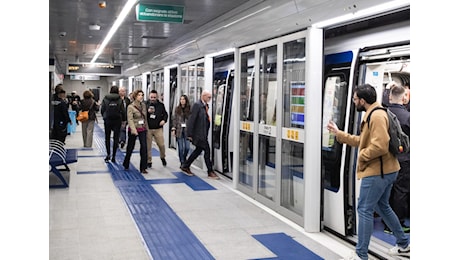 Guasto sulla metro blu M4 a un giorno dall'inaugurazione: circolazione bloccata per oltre mezzora