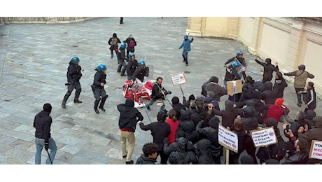 Dissociazione dalla realtà. A Bologna gli scontri sono dei centri sociali ma il Pd vede le camicie nere