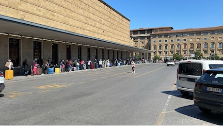 Firenze, disagi per lo sciopero a sopresa dei taxi: l'ira di Palazzo Vecchio