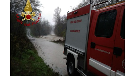 Maltempo, auto travolte dall'acqua nel foggiano: disperso un vigile del fuoco