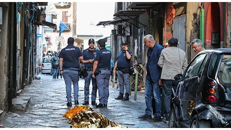 Napoli, agguato alla Duchesca; ucciso davanti al figlio di 11 anni: «Il piccolo si è salvato»