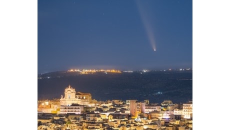 FOTO. La cometa Tsuchinshan - Atlas su Modica