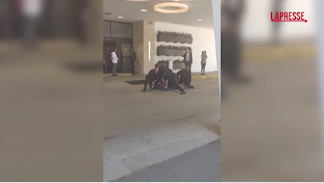 VIDEO Stati Uniti, afroamericano ucciso dalla security di un hotel: le immagini diventano virali