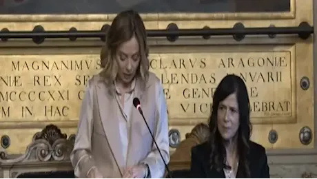 Giorgia Meloni a Cagliari: «3,5 miliardi alla Sardegna per colmare il ''gap'' col resto d'Italia»