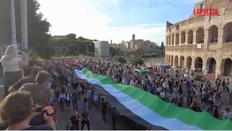 Siamo tutti palestinesi: le immagini del corteo che ha attraversato Roma