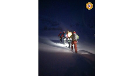 Escursionisti bloccati sul Gran Sasso, partita una squadra del Soccorso Alpino da terra