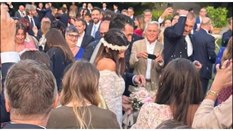 Buffon e Ilaria D'Amico sposi, i look del matrimonio, la festa e la location. La sposa bohémien, lui in Armani. 250 gli invitati vip