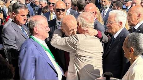 L’amore per l’Italia “buona pulita e giusta” nell’abbraccio tra Carlo Petrini e Re Carlo III