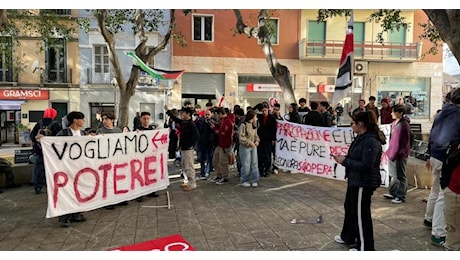 Studenti in corteo a Cagliari contro guerra e repressione