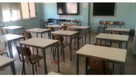 Paura in un Liceo, crolla il soffitto: ferita una studentessa 18enne