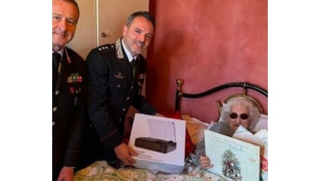 Città di Castello, dai carabinieri dischi in vinile per un'anziana sola a Natale