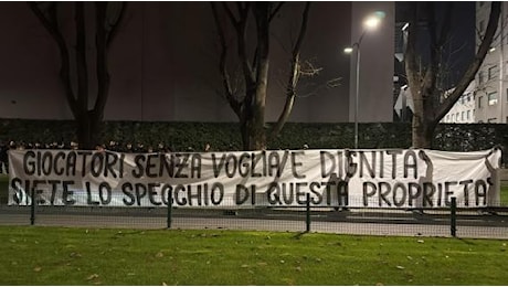 La Sud protesta alla cena per i 125 anni del Milan: due striscioni contro società e giocatori