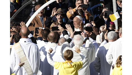 Il Papa in Belgio invoca la pace in Medio Oriente: Dolore per il Libano, cessare immediatamente il fuoco