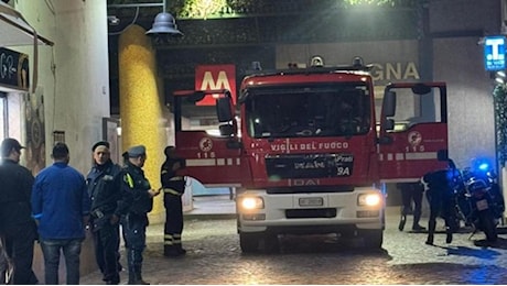 Roma, incendio a Villa Borghese: fumo in piazza del Popolo, metropolitane chiuse