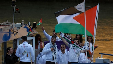 Parigi: applausi unanimi a delegazione palestinese