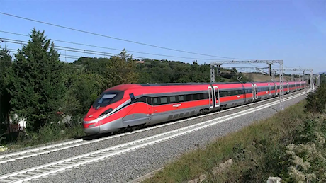 Linea ferroviaria Torino-Milano, persona investita da un treno