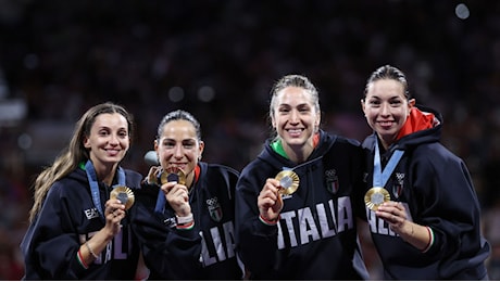 La storia fra Rossella Fiamingo e Gregorio Paltrinieri e tutto l'amore che c'è nell'oro della spada femminile alle Olimpiadi 2024