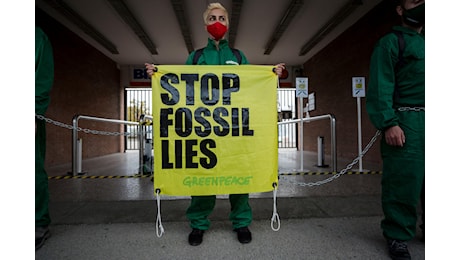 Cop29, Greenpeace: «Su mancanza di alternative alle fossili Meloni mente sapendo di mentire, il discorso della premier sembra scritto da ENI»