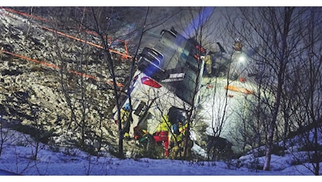 Norvegia, un autobus di linea precipita in acqua: tre vittime