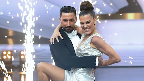 Bianca Guaccero e Giovanni Pernice: arriva il bacio fuori dalla pista di Ballando con le stelle