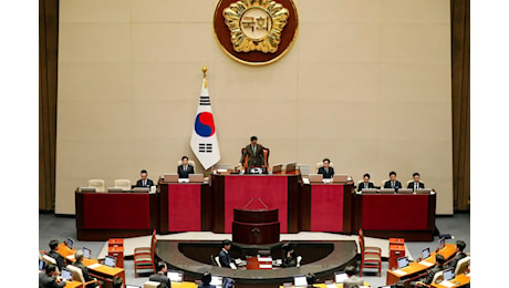 Corea del Sud, impeachment Yoon: i precedenti di Park Geun-hye e Roh Moo-hyun