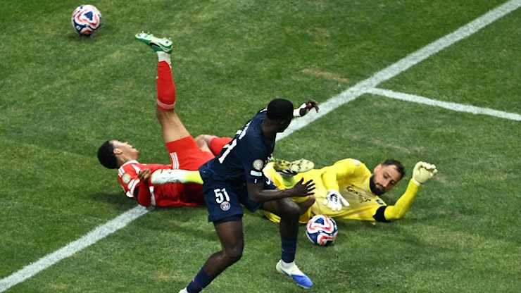 Gravissimo infortunio per Musiala: Donnarumma lo travolge durante Bayern-Psg al Mondiale per Club - la Repubblica Gravissimo infortunio per Musiala: Donnarumma lo travolge durante Bayern-Psg al Mondiale per Club - la Repubblica