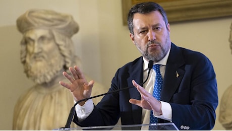 Meloni prudente sul voto in Francia. Ma la «festa» di Salvini («Macron vergognoso») irrita FdI