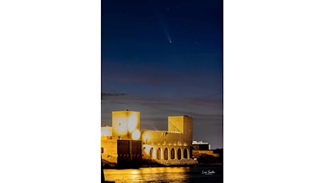 Cometa su castello, foto-show di Luca Tarantini dopo cinque giorni di «corteggiamento»