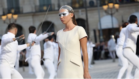 Lila Moss ha portato l'energia delle ragazze inglesi nel Vogue World: Paris