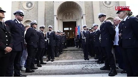 Quindicenne suicida a Senigallia, dolore ai funerali