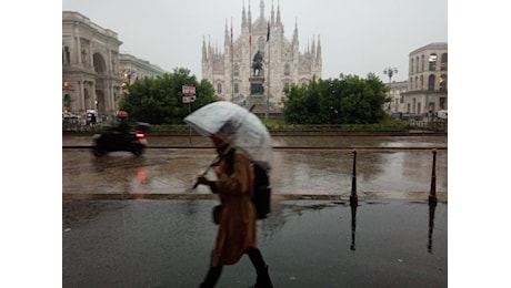 Pioggia e maltempo, allerta rossa in Lombardia: la diretta